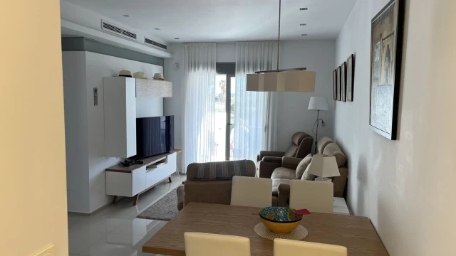 Просторная квартира с большим участком в городе Ciudad Quesada