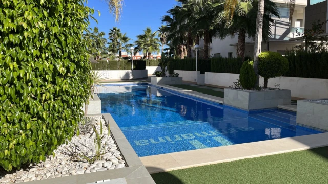 Просторная квартира с большим участком в городе Ciudad Quesada