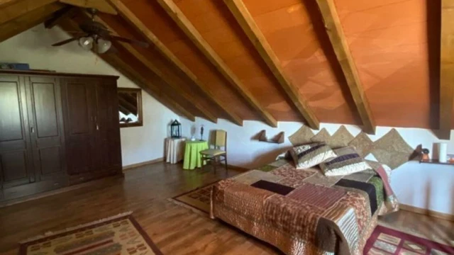 Дом с большим участком на окраине города Algorfa