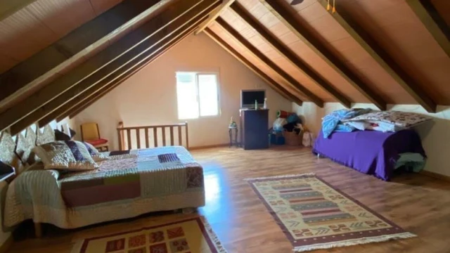 Дом с большим участком на окраине города Algorfa