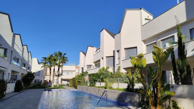 Комфортабельное бунгало в популярном районе в городе Торревьеха