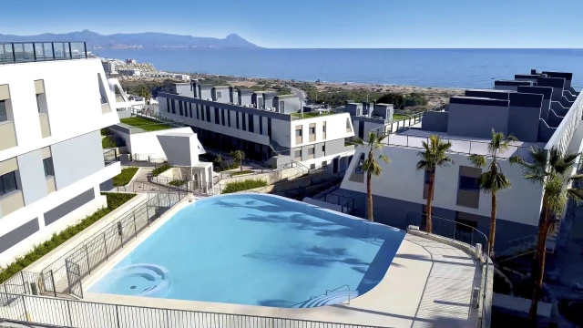 Apartamento de tres Dormitorios frente al mar en gran Alacant