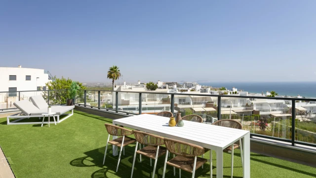 Apartamento de tres Dormitorios frente al mar en gran Alacant