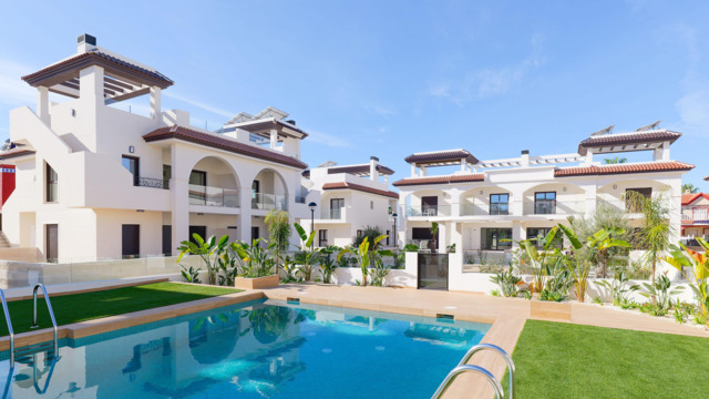 Новая смежная вилла в два этажа в жилом комплексе в Ciudad Quesada