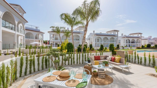 Новая смежная вилла в два этажа в жилом комплексе в Ciudad Quesada