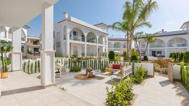 Новая смежная вилла в два этажа в жилом комплексе в Ciudad Quesada