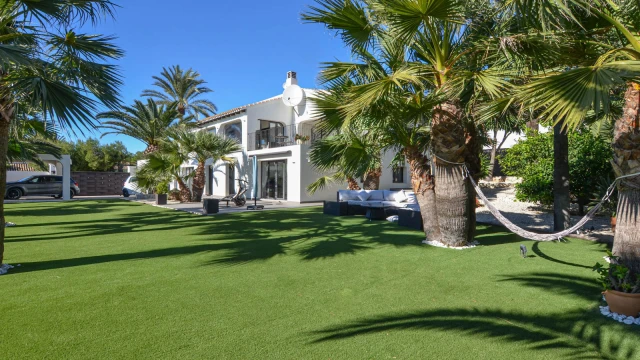 Роскошная вилла с пятью спальнями в городе Морайра