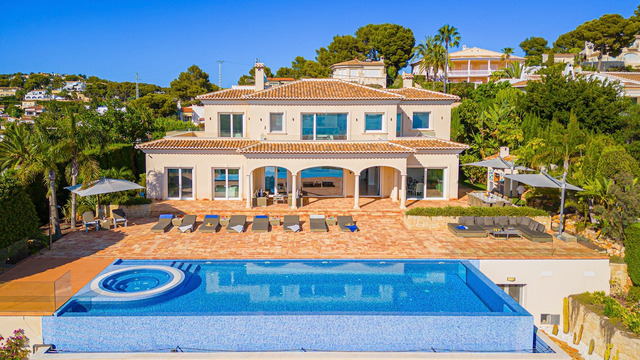 Exclusive two-storey villa in the city of Altea - 19