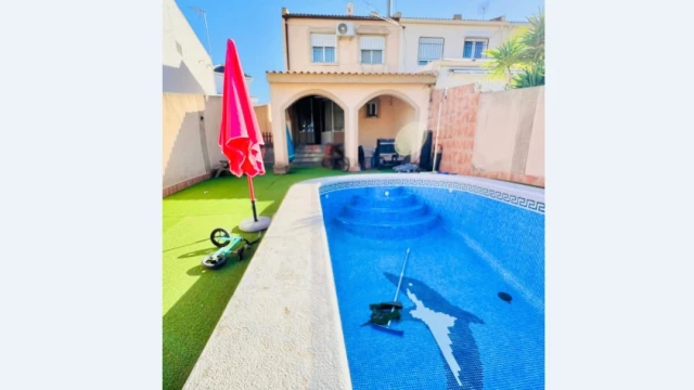 Комфортабельный таунхаус в городе Торревьеха, район Лос Балконес