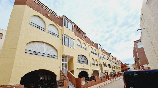 Amplio Apartamento de tres Dormitorios en primera línea de playa en Torrevieja - 15