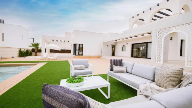 Шикарная вилла готовая к заселению в городе Ciudad Quesada