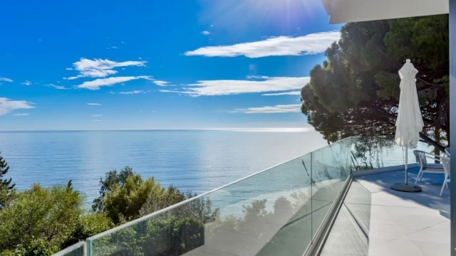 Эксклюзивная вилла в два этажа в городе Алтея