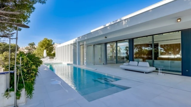 Эксклюзивная вилла в два этажа в городе Алтея