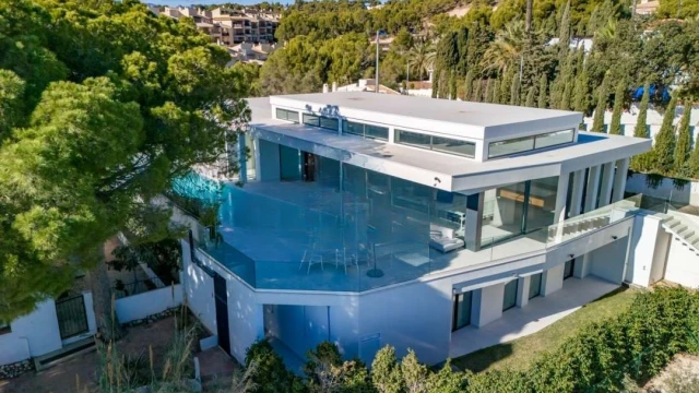 Эксклюзивная вилла в два этажа в городе Алтея