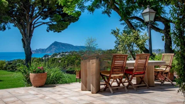 Фантастическая вилла в средиземноморском стиле в городе Алтея