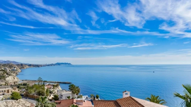 Современная роскошная вилла на первой линии пляжа в эксклюзивном районе El Campello