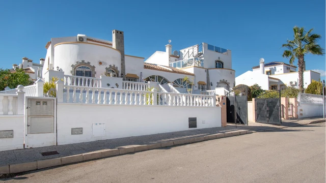 Вилла в средиземноморском стиле в Ориуэла Коста