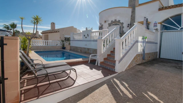 Вилла в средиземноморском стиле в Ориуэла Коста