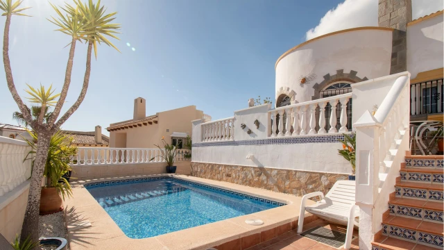 Вилла в средиземноморском стиле в Ориуэла Коста