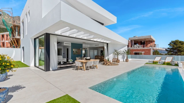 Новая комфортабельная вилла с тремя спальнями в городе Polop