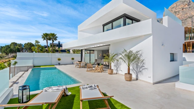 Новая комфортабельная вилла с тремя спальнями в городе Polop