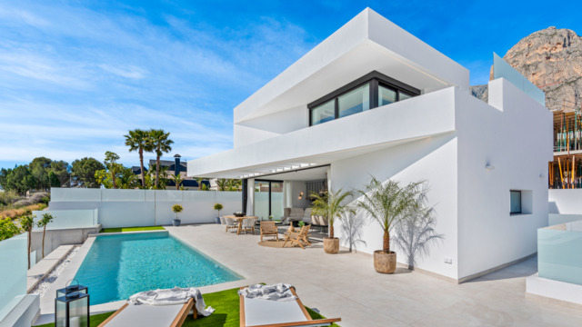 Новая комфортабельная вилла с тремя спальнями в городе Polop