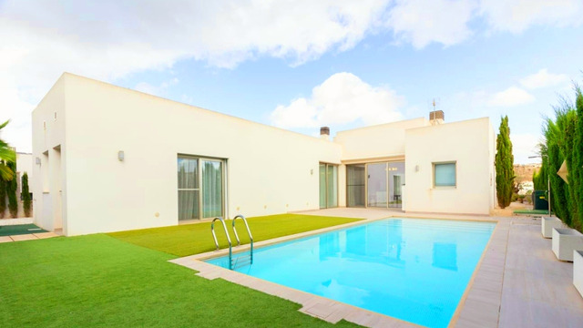 Modern villa with swimming pool on the beach in Calpe - 23