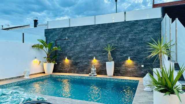 Комфортабельный таунхаус в городе San Miguel de Salinas