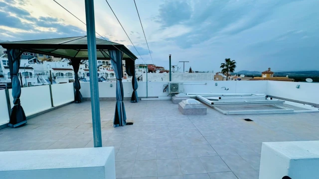 Комфортабельный таунхаус в городе San Miguel de Salinas