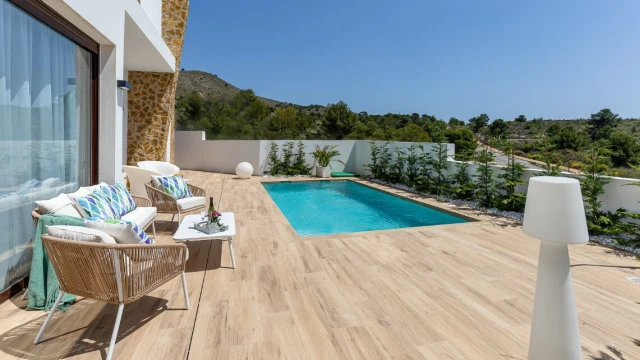 Комфортабельная новая вилла в городе Финестрат