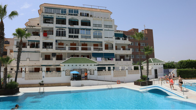 Spacious three bedroom apartment on the beach in Torrevieja - 15
