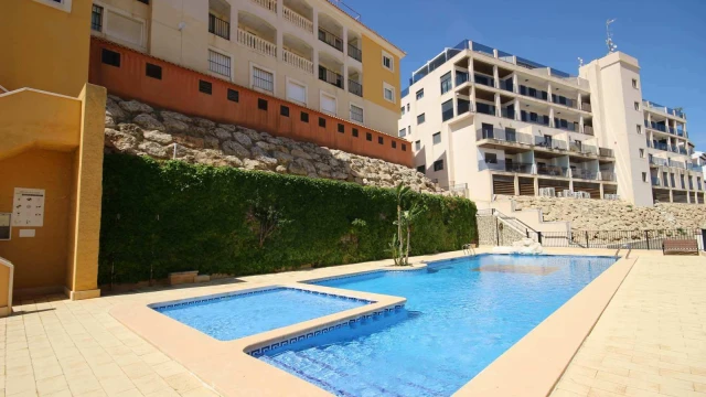 Квартира с тремя спальнями в районе Деэса де Кампоамор