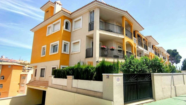 Квартира с тремя спальнями в районе Деэса де Кампоамор