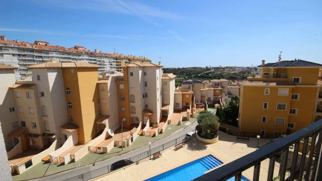 Квартира с тремя спальнями в районе Деэса де Кампоамор