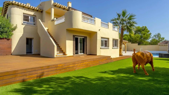 Красивая дизайнерская вилла в средиземноморском стиле в районе Лос Дольсес