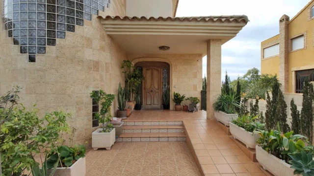 Впечатляющая вилла в средиземноморском стиле в городе Торревьеха