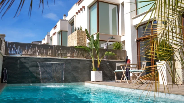 Великолепная вилла на берегу моря в городе Лос Монтесинос