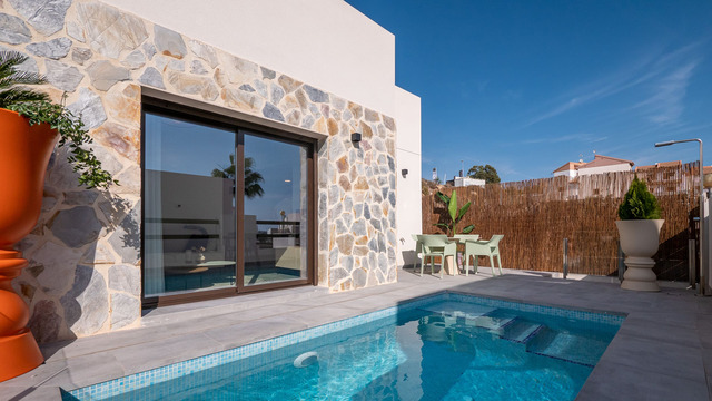 New villa with large terrace and pool - 33