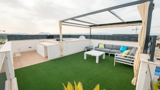 Вилла с бассейном в городе Бенихофар