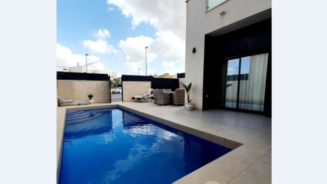 Вилла с тремя спальнями в городе Бенихофар