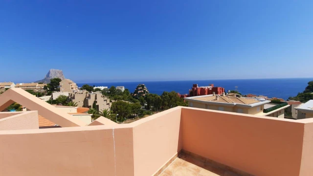 Роскошная вилла с видом на море в городе Кальпе