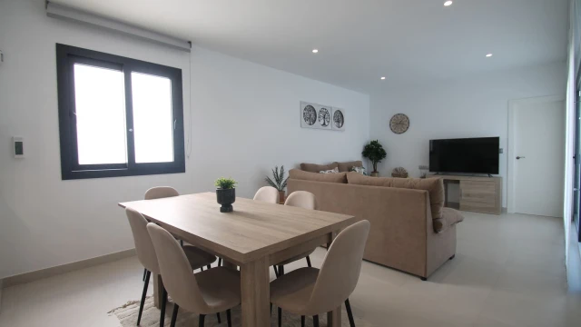 Современная вилла на поле для гольфа в городе Pilar de la Horadada