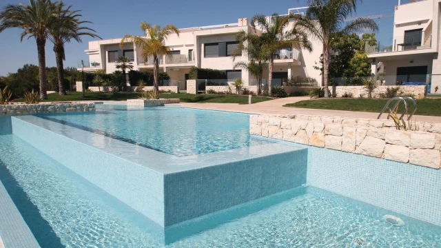 Современная вилла на поле для гольфа в городе Pilar de la Horadada