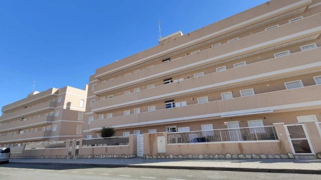 Świetne mieszkanie z trzema sypialniami w Orihuela Costa