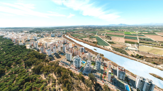 Casa de dos pisos con tres dormitorios en Orihuela Costa. - 21