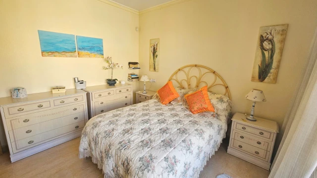 Просторный таунхаус в популярном месте в городе Торревьеха