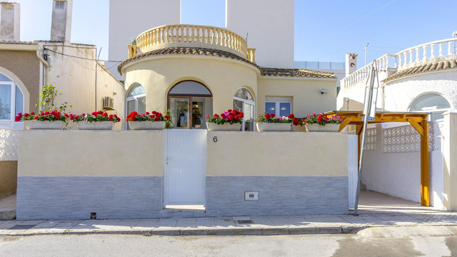 Bungalow on the ground floor with a garden in San Miguel de Salinas - 10