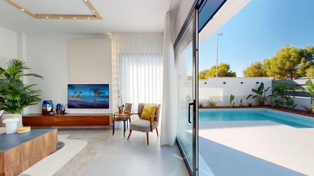 Роскошная вилла с бассейном в городе Лос Алькасарес