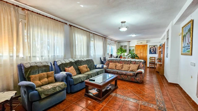 Дом в один этаж с видом на горы в городе Busot