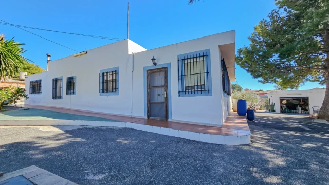 Дом в один этаж с видом на горы в городе Busot